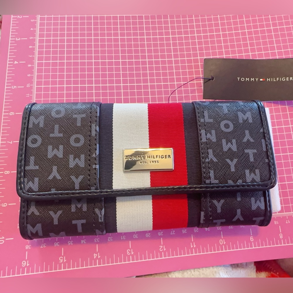 Tommy Hilfiger 69J4084 blue navy Signature Flag Zip Around Clutch Wallet NWT